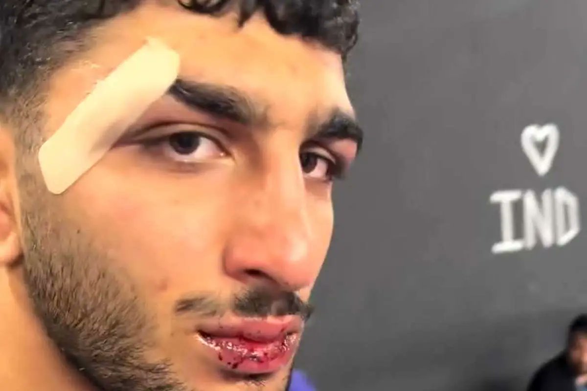 صد تا صلوات برا برنده شدن این بچه نذر کردم، دقیقا روی صدمی حریف را کیش و مات کرد.کاش یکی هم بود همینجوری از ته دل برا گرفتاری من دعا می کرد 🥹
#دانیال_سهرابی