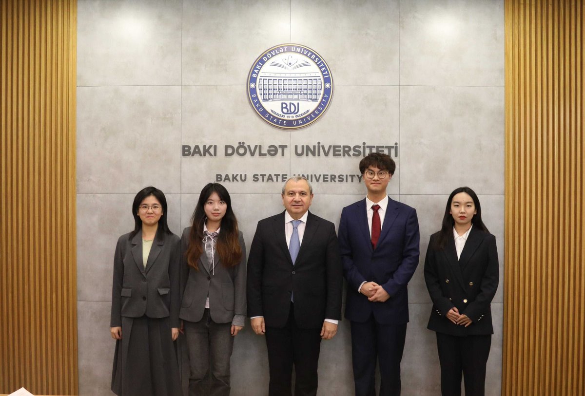 BDU-da təhsil almaq üçün ölkəmizə gələn Pekin Xarici Dillər Universiteti və Sun Yat-Sen Universitetinin tələbələri ilə görüşdük.
Çinli tələbələrimiz BDU-da dərin biliklərə yiyələnməklə yanaşı, xalqımızın zəngin mədəniyyəti ilə yaxından tanış olacaq, yeni bağlar quracaqlar.