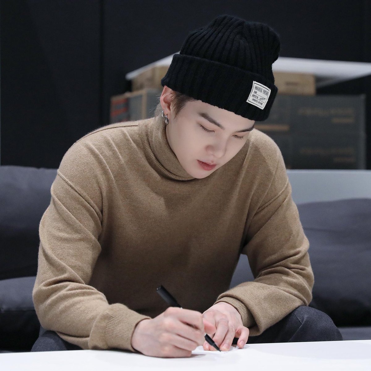 gatto_sg's tweet photo. 민슈가는 눈썹근황을 보고해라
내가 좋아하는 눈썹…이마….. https://t.co/xYg7mVtRpc