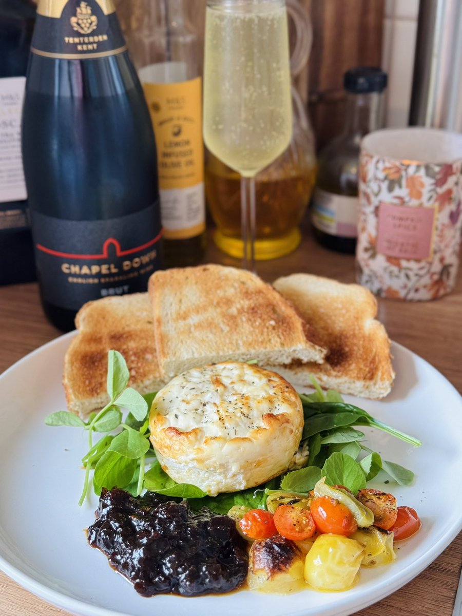 STU_ACTOR's tweet image. Happy Saturday🍾🧀