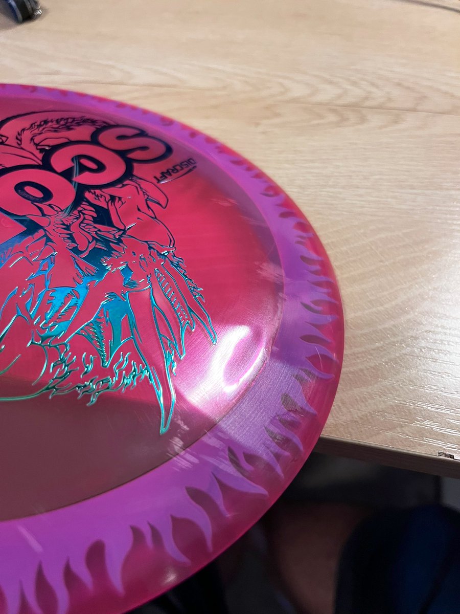 biggestjerm's tweet photo. @disc_ran A side note about the scorch, it will dent a little when it hugs trees, still love this thing though! Got a backup too because I’ll be sad when I grip lock the og into a pond. The swirly flames are a very nice touch. https://t.co/FiqPOcvgMQ