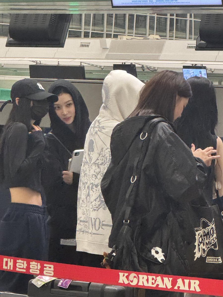 mjkmwntr's tweet photo. aespa flying back to Korea right now

safe skies, babies 🫳 https://t.co/gZaof3R7IL