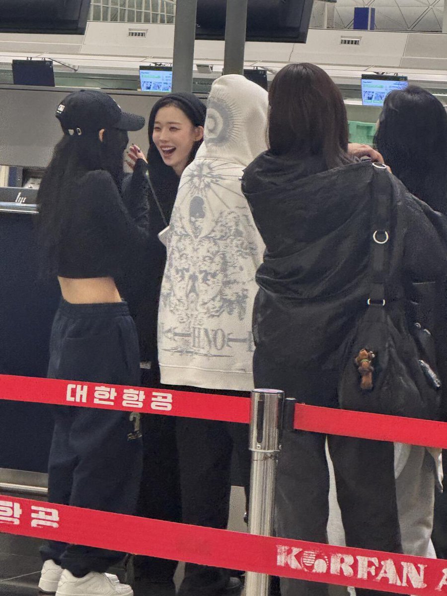 mjkmwntr's tweet photo. aespa flying back to Korea right now

safe skies, babies 🫳 https://t.co/gZaof3R7IL
