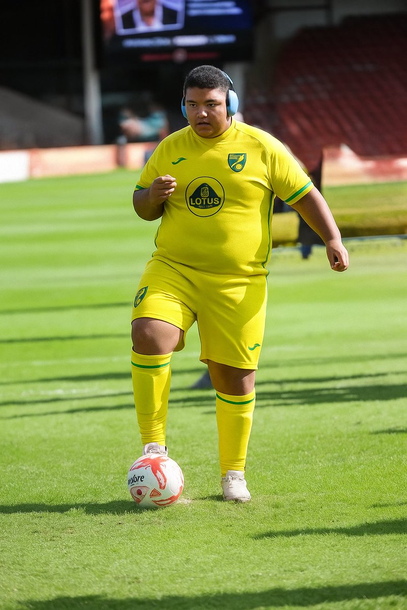 Cordoba just before he passed the ball to another red shirt. #ncfc