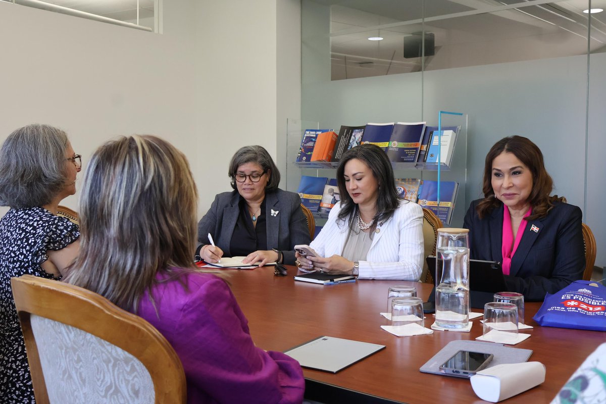 Mayra Jiménez (@mayrajimeneztfj) on Twitter photo Reconozco también el trabajo constante de la <a href="/CIMOEA/">Comisión Interamericana de Mujeres (CIM)</a> en #RD, especialmente en el fortalecimiento de la igualdad, los derechos y su apoyo en la articulación multilateral, para seguir avanzando hacia una sociedad más justa e inclusiva para todas las personas.
#MMujerRD
#OEA Reconozco también el trabajo constante de la <a href="/CIMOEA/">Comisión Interamericana de Mujeres (CIM)</a> en #RD, especialmente en el fortalecimiento de la igualdad, los derechos y su apoyo en la articulación multilateral, para seguir avanzando hacia una sociedad más justa e inclusiva para todas las personas.
#MMujerRD
#OEA