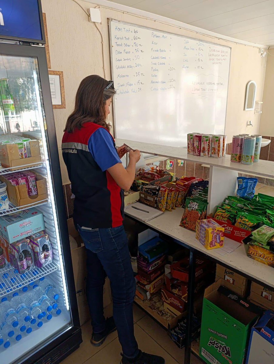 ‼️OKUL KANTİN VE YEMEKHANELERİNDE DENETİM‼️

✅2025-2026 Eğitim Öğretim Yılının başlaması ile birlikte
#KontrolGörevlisi arkadaşlarımız tarafından, Milli Eğitim Bakanlığına bağlı okullarda faaliyet gösteren Kantin ve Yemekhanelerde resmi kontroller gerçekleştiriliyor.

✅Hassas