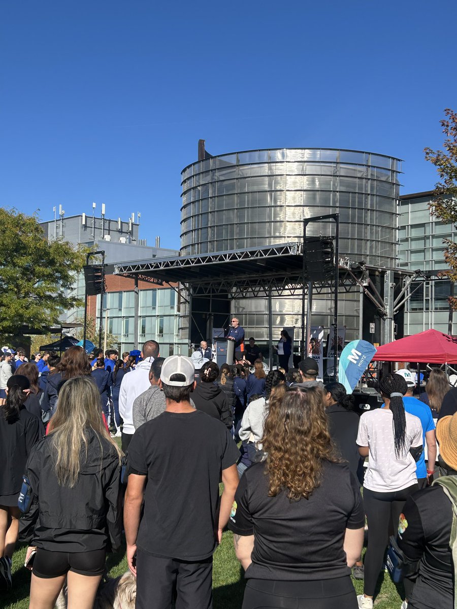 Wonderful group of over 700 community members, all getting together to raise $ for student scholarships in the 2025 edition of the chancellor’s challenge 5km run/walk. Over $205k raised so far for to help our students focus on their studies. Thank you!!  🙏