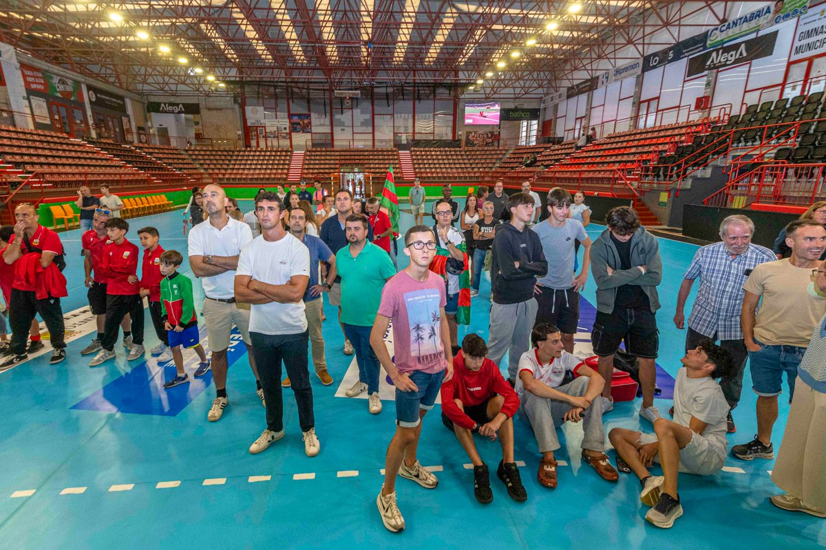 Torrelavega_es's tweet photo. 🏃♂️Mohamed Attaoui nos hizo vibrar y finalmente logró un 5º puesto en la final de 800 metros del Mundial de #Tokio2025
👏¡Muy orgullosos de nuestro Moha y su magnífica actuación en el Mundial!
#MohamedAttaoui #sentireldeporte #Torrelavega #Torrelaveganízate @At_Torrelavega https://t.co/bZd5tJBbmM