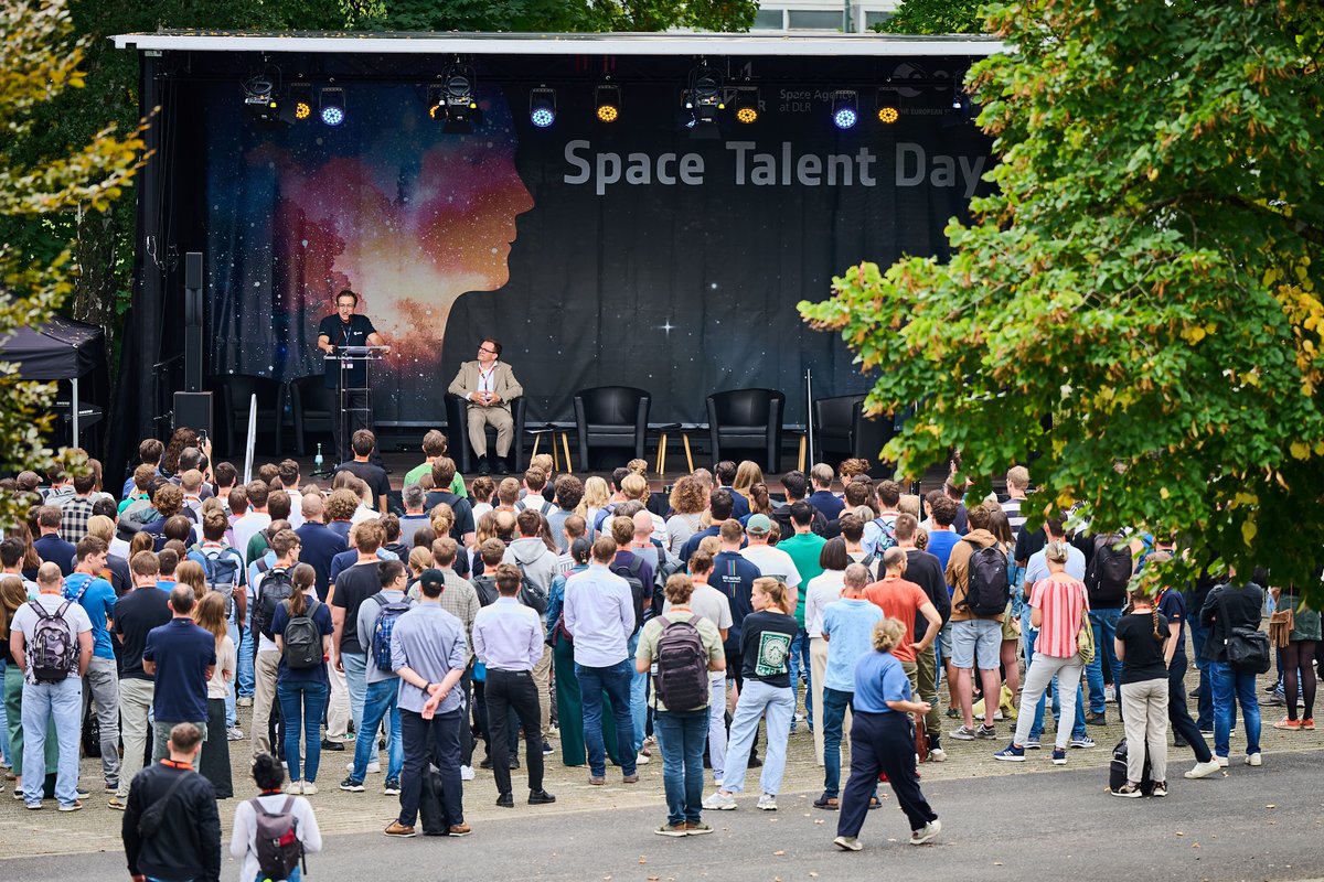 DLR_SpaceAgency's tweet image. 🚀♥️Es war uns eine große Freude, beim Space Talent Day in Köln die nächste Generation von Raumfahrt-Talenten kennenzulernen. Ein riesiges Dankeschön an alle, die gekommen sind und auch an die, die die das Event mitorganisiert haben. Bis zum nächsten Mal! 👋
📸: Credit