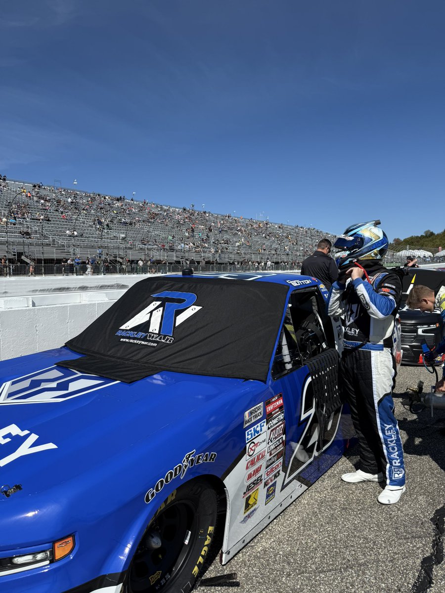 Green for 175 at <a href="/NHMS/">New Hampshire Motor Speedway</a> on <a href="/FS1/">FS1</a> 
Coming from Row 11 🏁