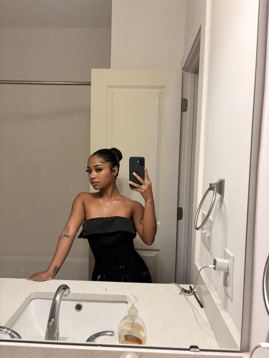 it’s me again 🪭🪭