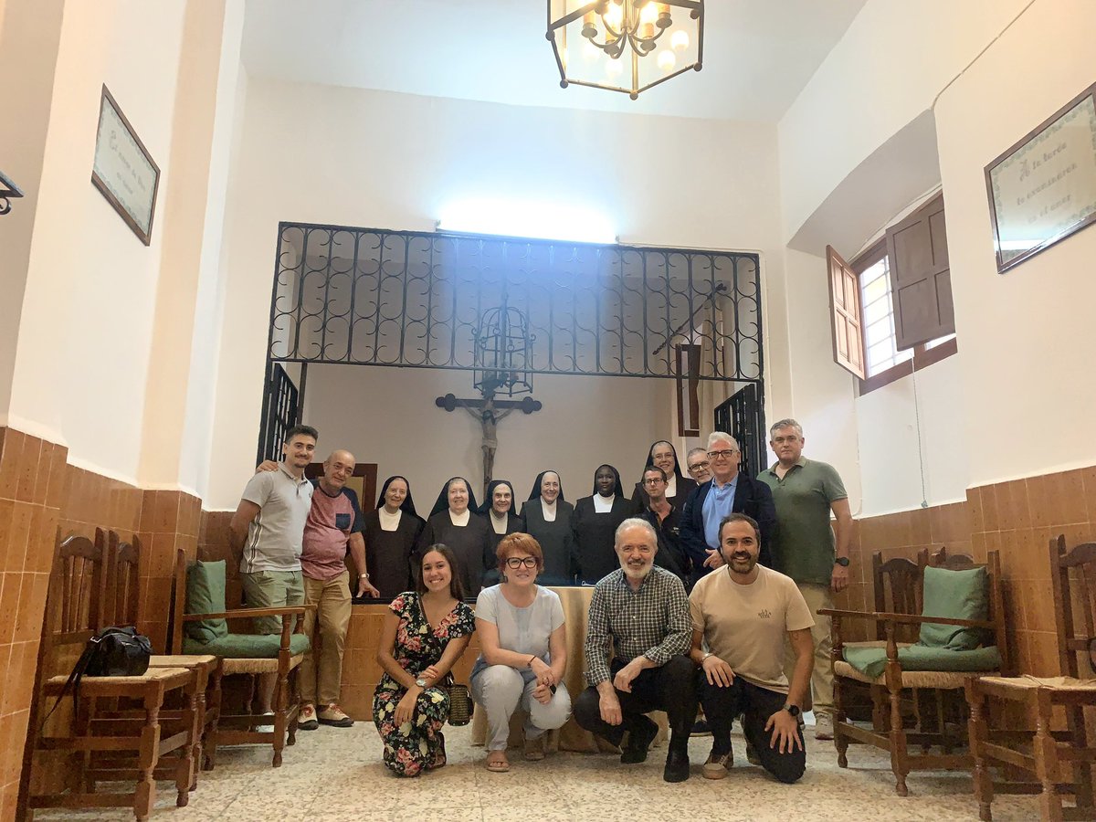 ⛪️ | Ayer, nuestra Hermandad pudo disfrutar de un rato de 𝗰𝗼𝗻𝘃𝗶𝘃𝗲𝗻𝗰𝗶𝗮  junto a nuestras queridas 𝗥𝗥. 𝗠𝗠. 𝗖𝗮𝗿𝗺𝗲𝗹𝗶𝘁𝗮𝘀 𝗗𝗲𝘀𝗰𝗮𝗹𝘇𝗮𝘀.

Que el Nazareno de La Salutación y María Stma. Del Patrocinio cubran de bendiciones su labor espiritual.