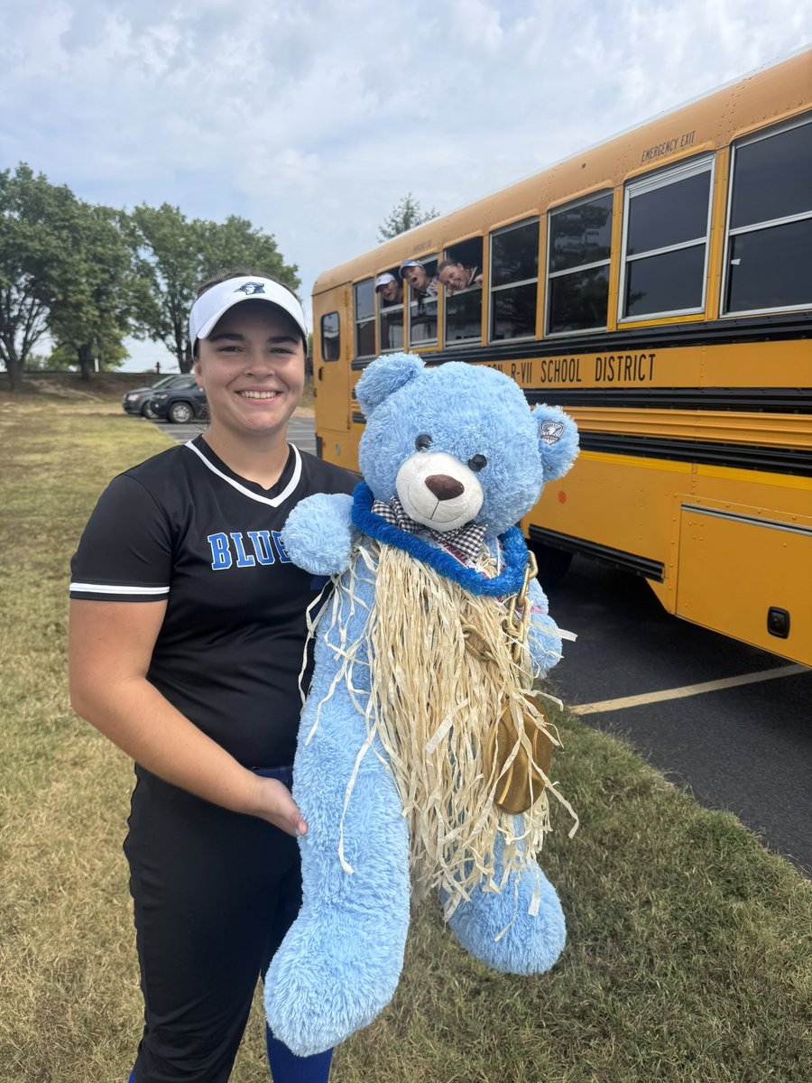 Sophomore #25 Bella Gregory goes 2-3 at the plate as well as turned an unassisted double play today. The squad fought hard for 5 innings and then ran out of steam. Back at it Monday vs Kelly.