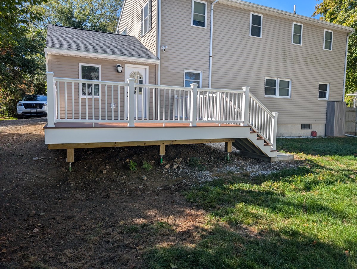 Strong_Builders's tweet photo. Deck - Ashland MA.  Let's build yours next! #strongbuilders #remodeling #deck  #ashlandma https://t.co/Cya1NTlqZ9