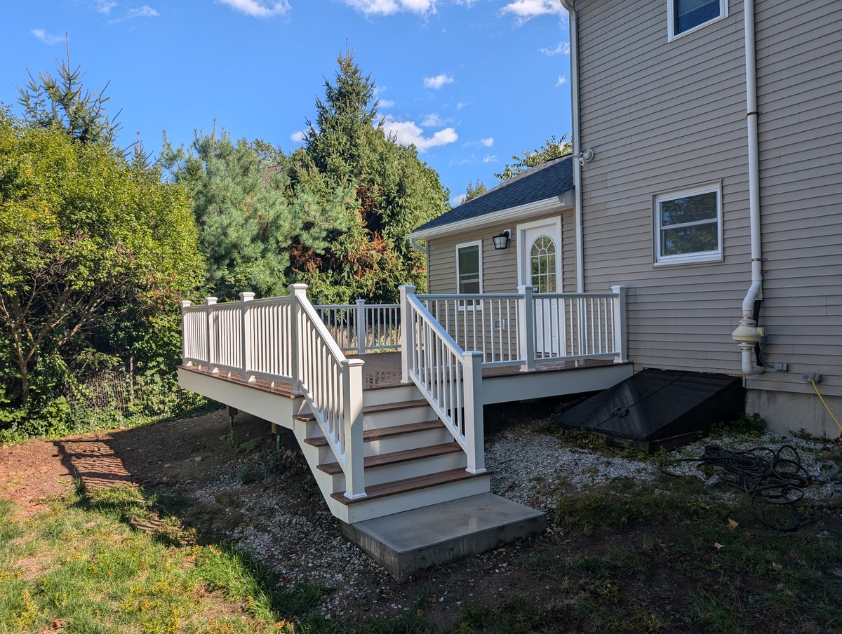 Strong_Builders's tweet photo. Deck - Ashland MA.  Let's build yours next! #strongbuilders #remodeling #deck  #ashlandma https://t.co/Cya1NTlqZ9