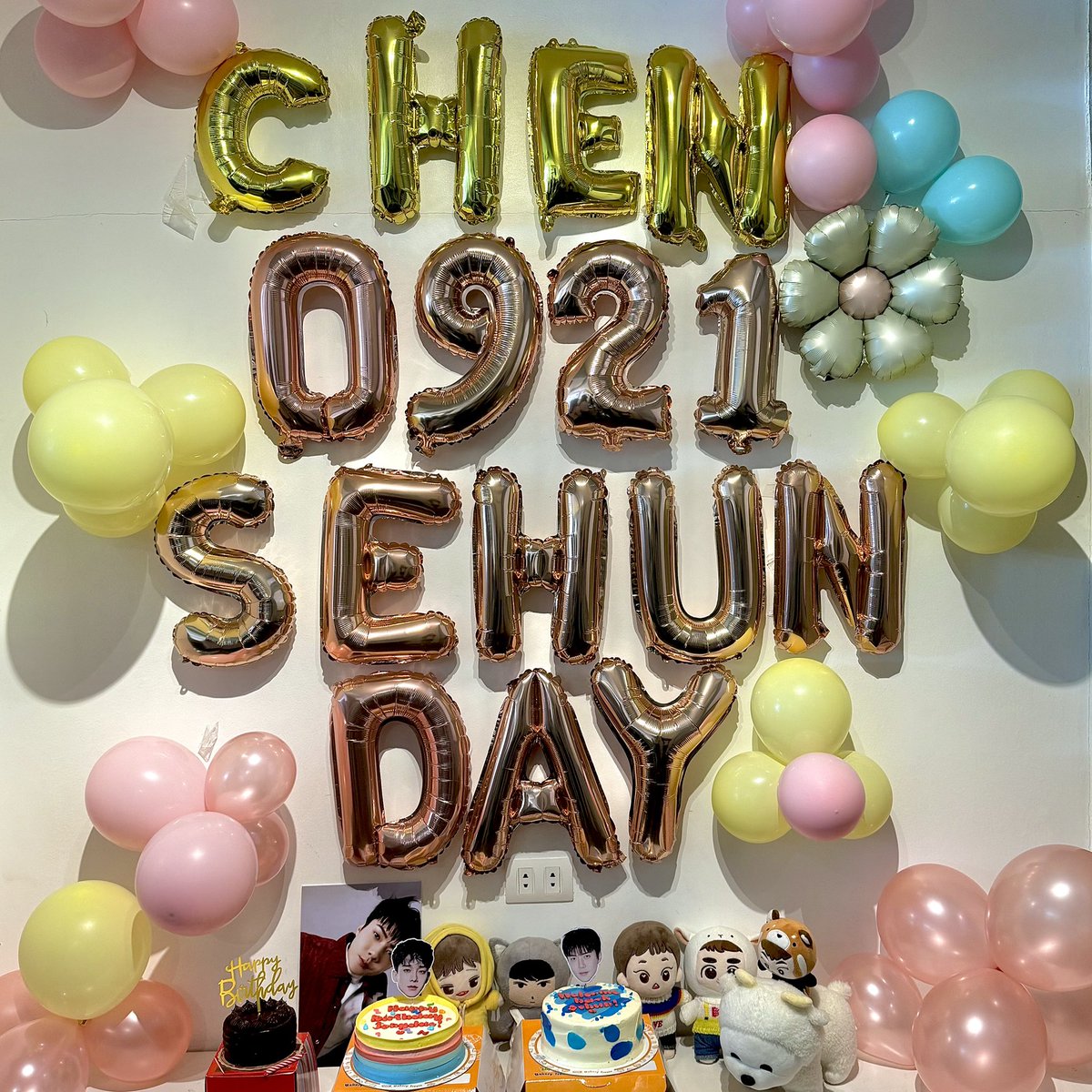 baozi_minmin99's tweet photo. 𝟎𝟗𝟐𝟎𝟐𝟎𝟐𝟓 ⋆˙⟡♡
��𝙚𝙡𝙘𝙤𝙢𝙚 𝙗𝙖𝙘𝙠, 𝙎𝙚𝙝𝙪𝙣! 𝙖𝙣𝙙 𝙃𝙖𝙥𝙥𝙮 𝙗𝙞𝙧𝙩𝙝𝙙𝙖𝙮, 𝘾𝙝𝙚𝙣 🥳✨

Thank you so much, @stardaexing  for this event 🩷 you made our day! We really appreciate you and your effort! 

#GoldenRaysofSeChen #921SeasonsWithChen #LongTimeNoHun https://t.co/lrtdRD523F