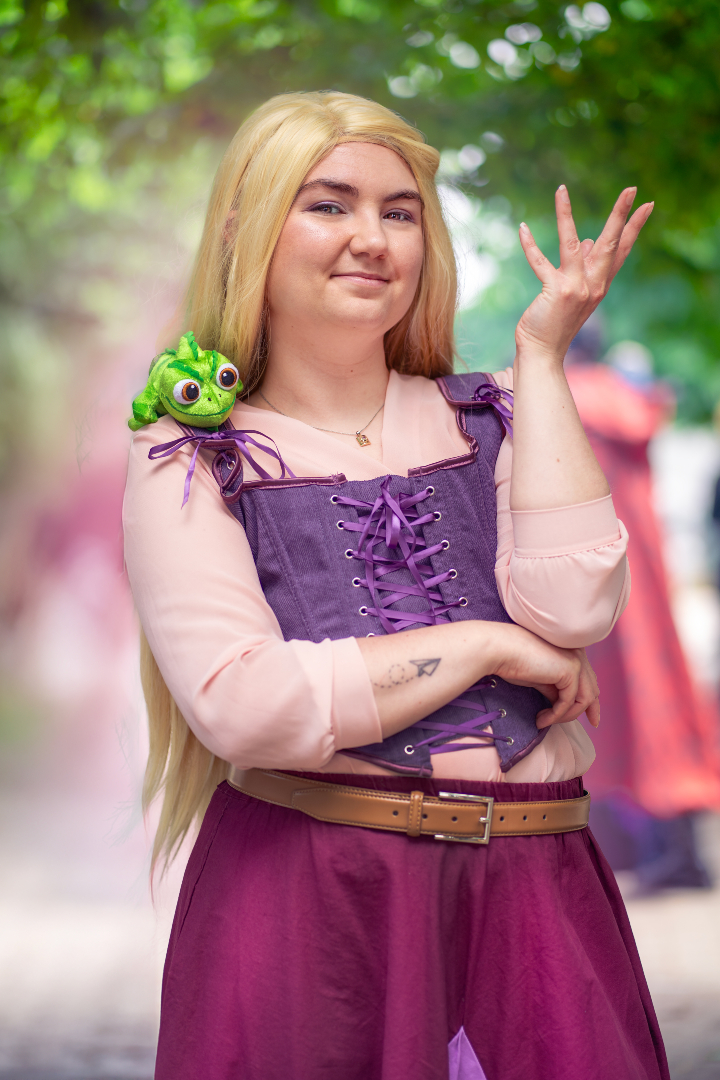 86thFloor's tweet photo. @MCMComicCon @foxandthings @cindercosplays @zzzfrey @Alyxcosplays @sylphncosplay And finally, the wonderful Rapunzel from Tangled Adventure by @arcadia_bailey - Pascal plushie included! 💜

That’s all for Part 1 - see more on our Patreon! Part 2 coming soon 👀 Who’s joining our MCM London meets next month? Let us know in the comments! 👇

#Rapunzel #Cosplay https://t.co/xZEqMd3JuM