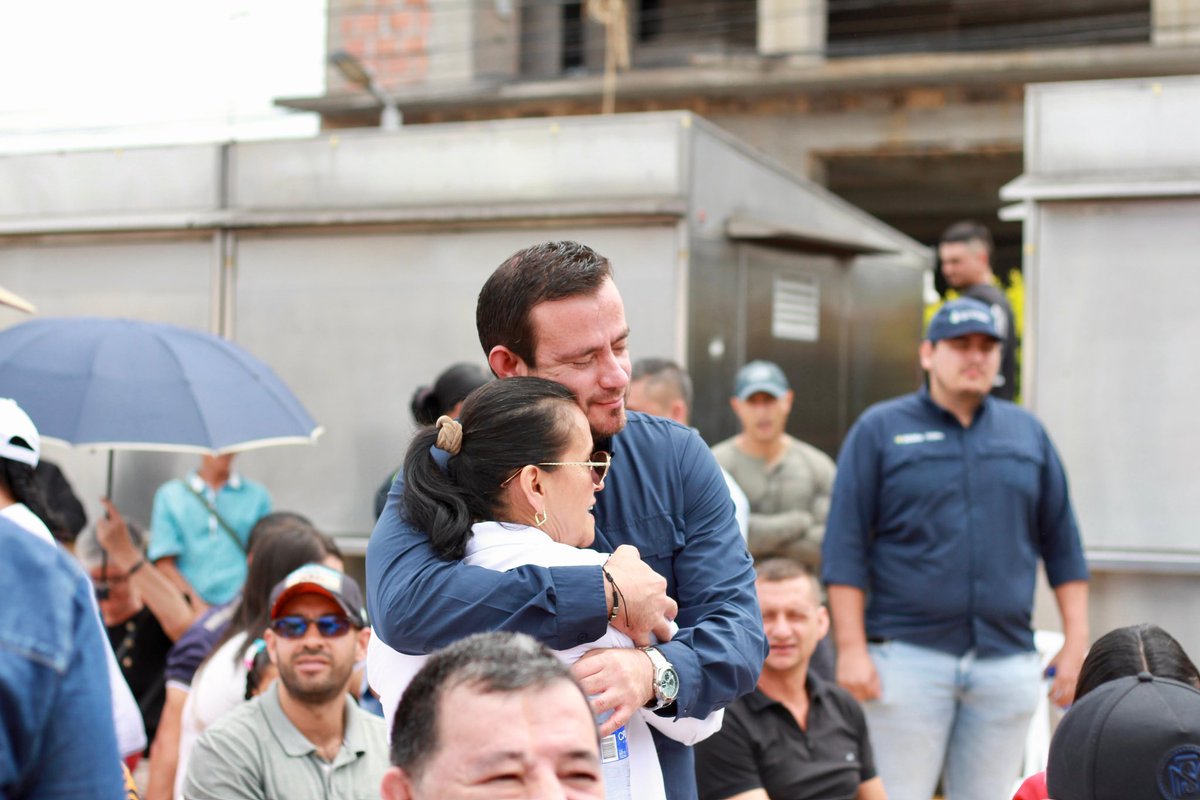 Hoy estamos en #Marquetalia, compartiendo momentos inolvidables en la Feria de Servicios #GobiernoContigo. Más que ofrecer soluciones, hemos tenido el privilegio de escuchar de cerca las necesidades de nuestra gente, pero también de recibir su cariño, su calidez y su gratitud.