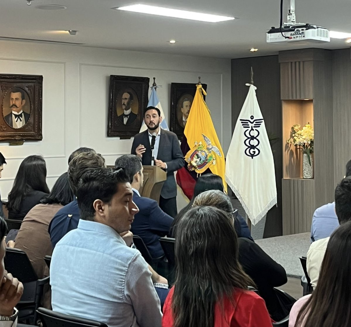 dlegarda's tweet image. ✨ Tuve el honor de participar en el evento “Ecuador – Corea del Sur: Tecnología, Inversión y Exportaciones” 🇪🇨🤝🇰🇷 organizado por la @lacamaragye y #Kotra, donde expuse los beneficios del Acuerdo Comercial Ecuador – Corea del Sur (#SECA) 🚀.

🌍 Este acuerdo abre un mercado de