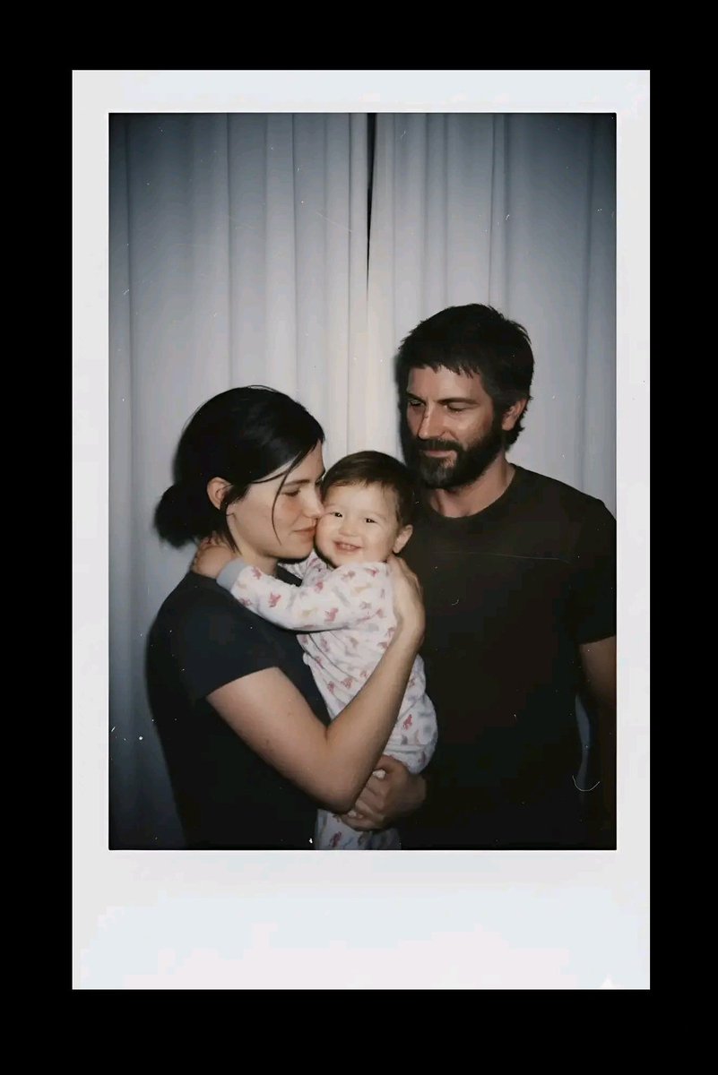 WikiLastOfUsES's tweet image. Lo siento, tenía que hacerlo...

#TheLastofUs #Polaroid
