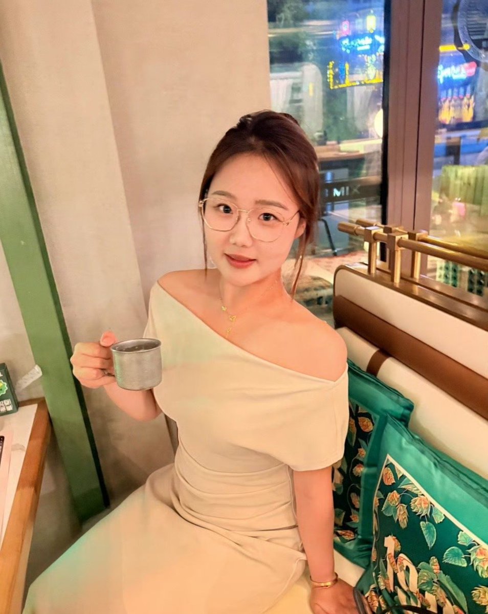 Sun627184Sun's tweet photo. 国庆节 在山东 送女友给人操 https://t.co/TeiYGLN1sZ