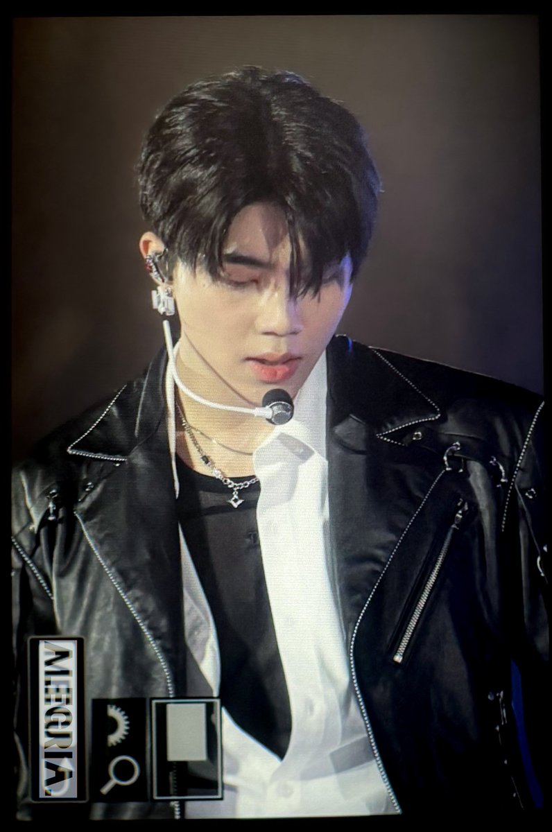 250920 TMA 박건욱 프리뷰

#박건욱 #PARKGUNWOOK #朴乾煜 #パクゴヌク #zerobaseone  #zb1  #제로베이스원  #제베원