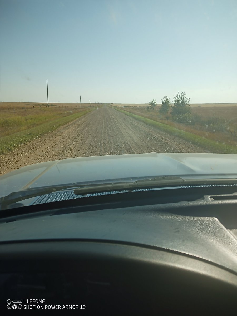 Been far too long since little blue got to stretch her legs... Quick trip to town before getting some canola in the bin.
Another beauty day!!