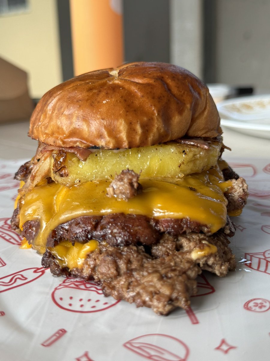 Diegordinola's tweet image. Hoy se perrea con Bad Bunny 🐰🔥 y si no es tu flow… siempre estará Patates 🍔

⏰ 16:00 - 23:00
📞 0959465565 (Solo whatsapp) 
Pregunta por nuestras promociones. 

Foto 3: 🍔 Mi Bro 
Foto 4: 🍔 La Sambo