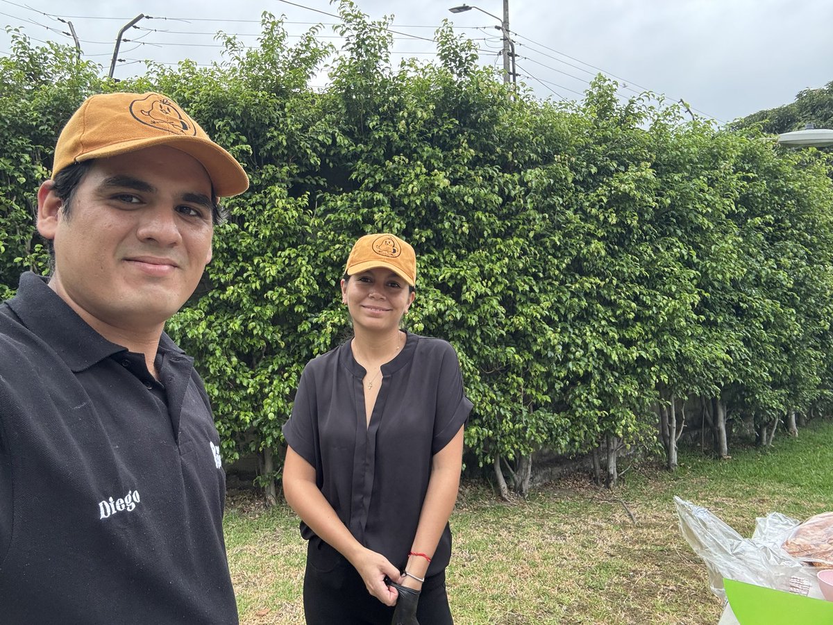 Diegordinola's tweet image. Hoy se perrea con Bad Bunny 🐰🔥 y si no es tu flow… siempre estará Patates 🍔

⏰ 16:00 - 23:00
📞 0959465565 (Solo whatsapp) 
Pregunta por nuestras promociones. 

Foto 3: 🍔 Mi Bro 
Foto 4: 🍔 La Sambo