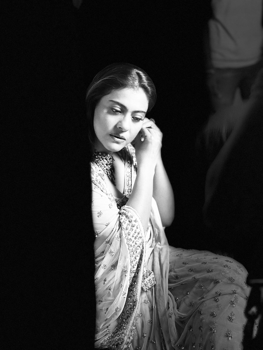 आज फिर दिल ने इक तमन्ना की
आज फिर दिल को हम ने समझाया

तुम चले जाओगे तो सोचेंगे
हम ने क्या खोया हम ने क्या पाया

हम जिसे गुनगुना नहीं सकते
वक़्त ने ऐसा गीत क्यूँ गाया
आज फिर दिल को हम ने समझाया