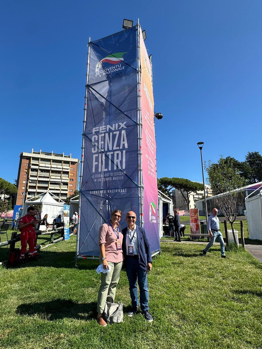 Una bella mattina di militanza e politica a Fenix. La nostra tradizione è in buone mani. Grazie Gioventù Nazionale.