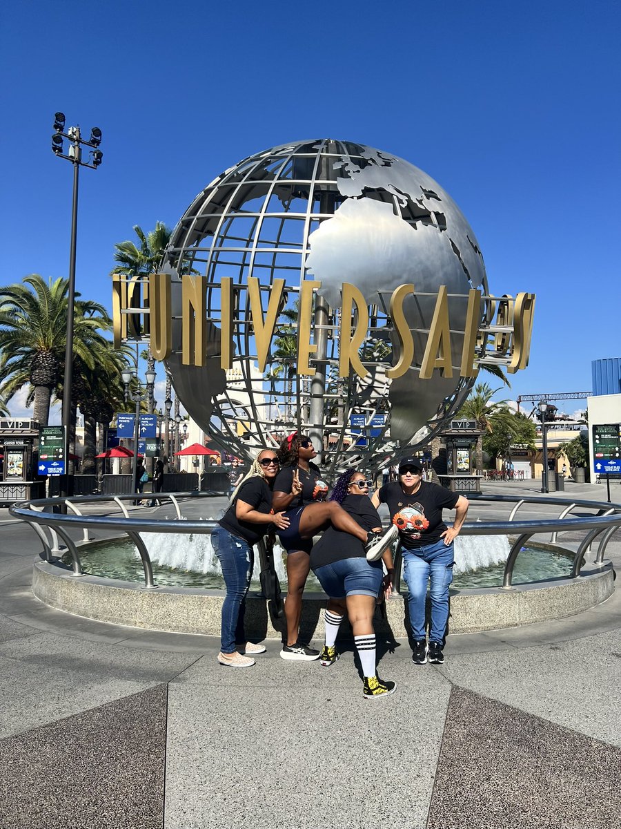 GomezKeya's tweet photo. Early Halloween Shenanigans #horrorfam #unistudios https://t.co/eWhTBqQQlw