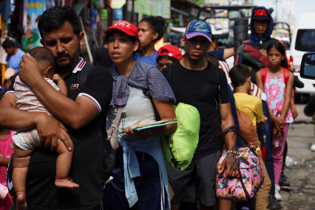 🚨 BREAKING: President Trump just sent an ULTIMATUM to Venezuela, DEMANDING they take back all the criminal illegals they sent to our country 

“GET THEM THE HELL OUT OF OUR COUNTRY, RIGHT NOW, OR THE PRICE YOU PAY WILL BE INCALCULABLE!”