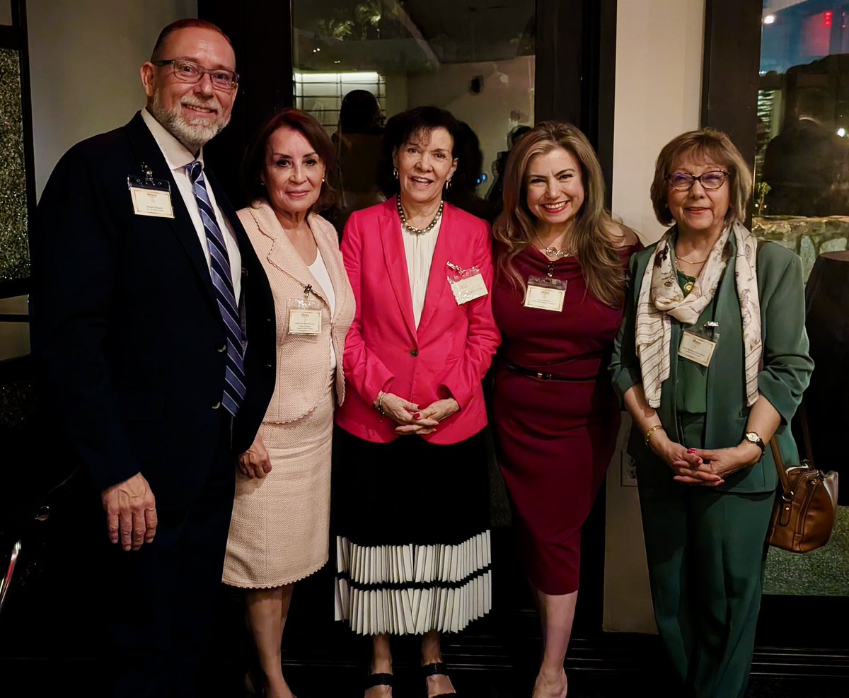 gerardovbuelna's tweet photo. During the visit of Mexico’s Ambassador to the U.S., @emoctezumab, I had the opportunity to join him in dialogue and engagement with the community. These exchanges highlight the importance of the #SonAz relationship and Mexico’s strategic role in advancing binational cooperation. https://t.co/mC9Gn51KpF