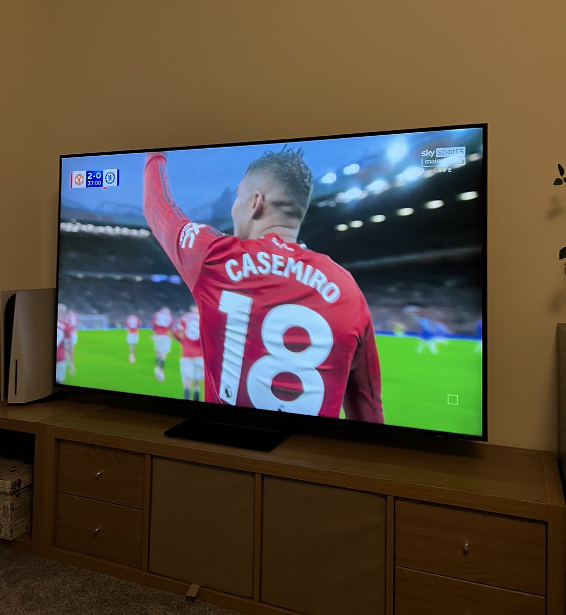 MartynaGaska's tweet photo. 2:0! Casemiiiirooooo 🔴 #MUFC https://t.co/rHJLyxuLNg