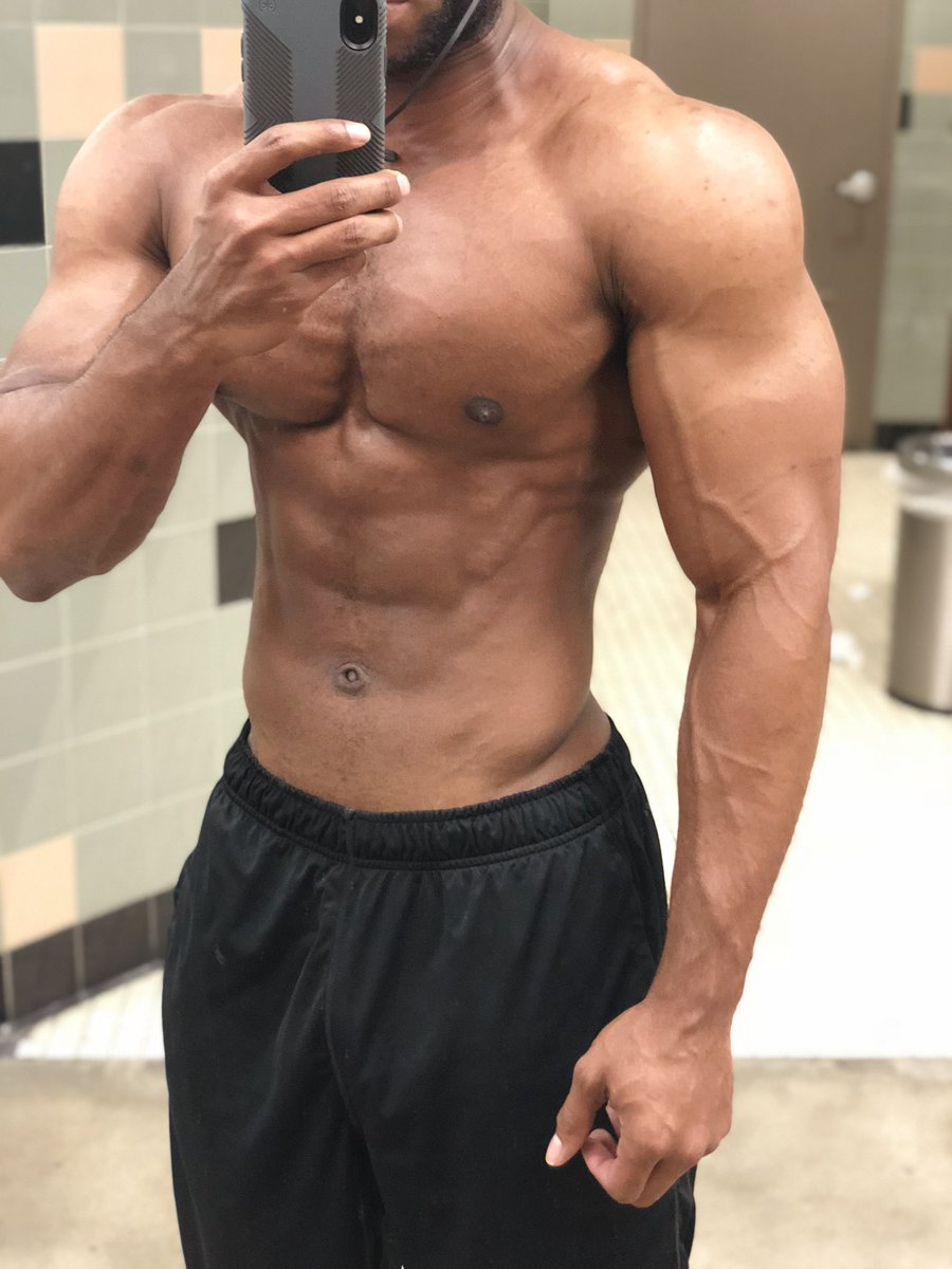 Veins pop when the blood’s pumping… imagine where else I’ll have you throbbing 😏💦