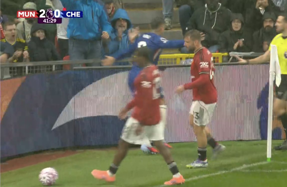 The Touchline | 𝐓 on X: "📸 - LUKE SHAW OWNING ENZO FERNANDEZ ONCE AGAIN!  https://t.co/TBfRw4AkU5" / X
