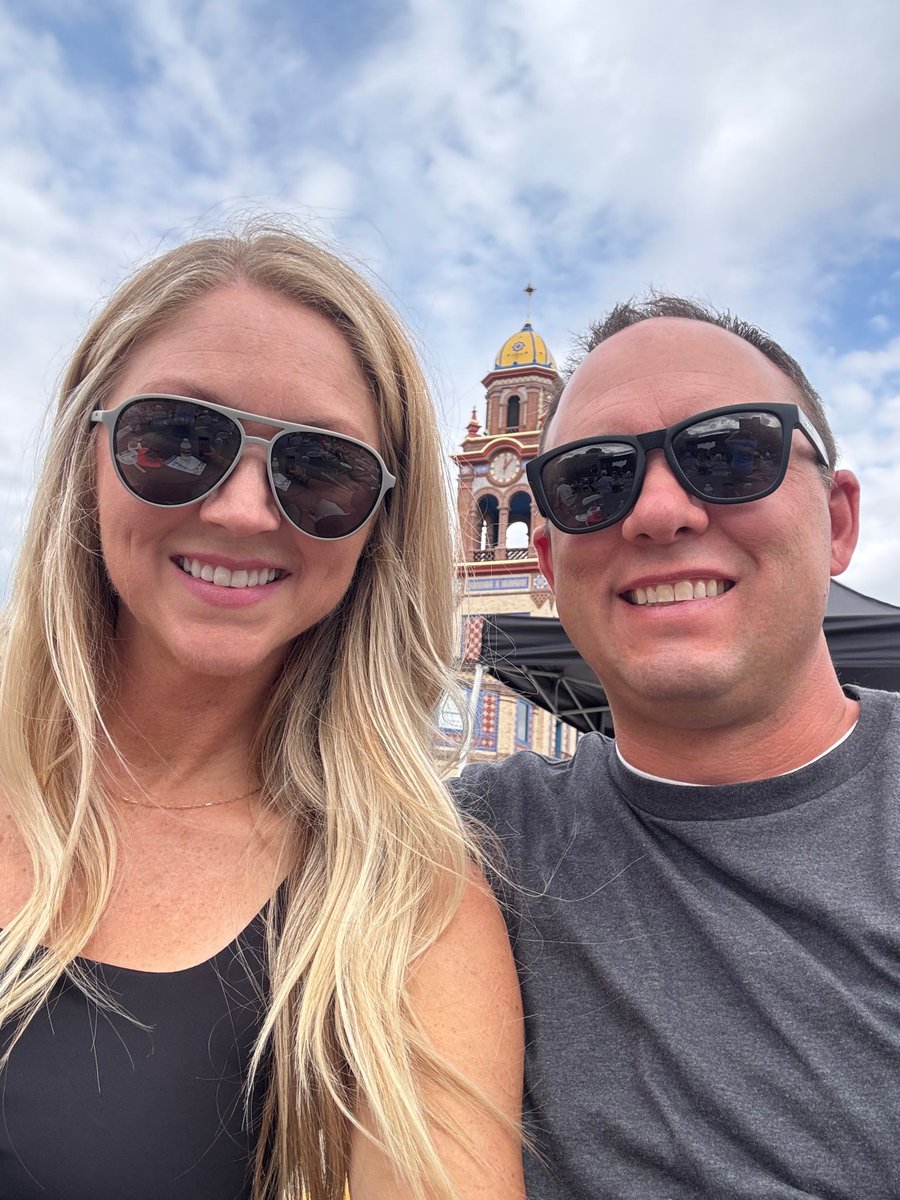 Day dating on the plaza.  Don’t really care about the art.  Just some quality time without kids