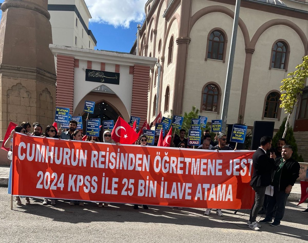 📌 Yıllardır aynı tablo!
On binlerce öğretmen atama beklerken çocuklar öğretmensiz bırakılıyor.
Bu kader değil, bu tercih!
#VandaÖğretmene25BinEkAtama