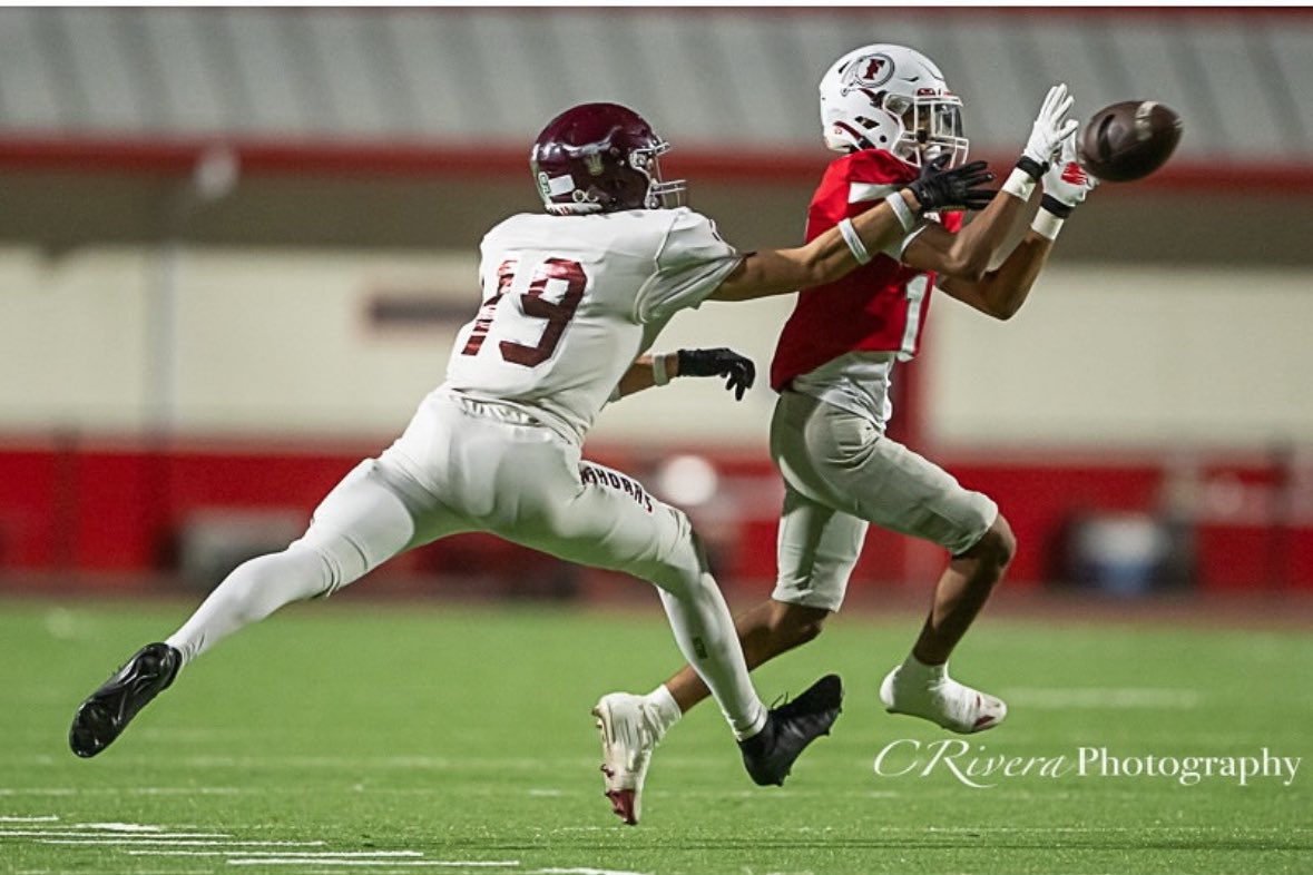 NKaravedas's tweet image. Proud of Our Guys! 🏈
- 2 INTs
- Multiple PBUs

We challenged them to "Make More Plays " and they RESPONDED! 

High ceiling for this group #BestGroup #BG #RollTribe @Jonoven_S 
📸 Carlos Rivera