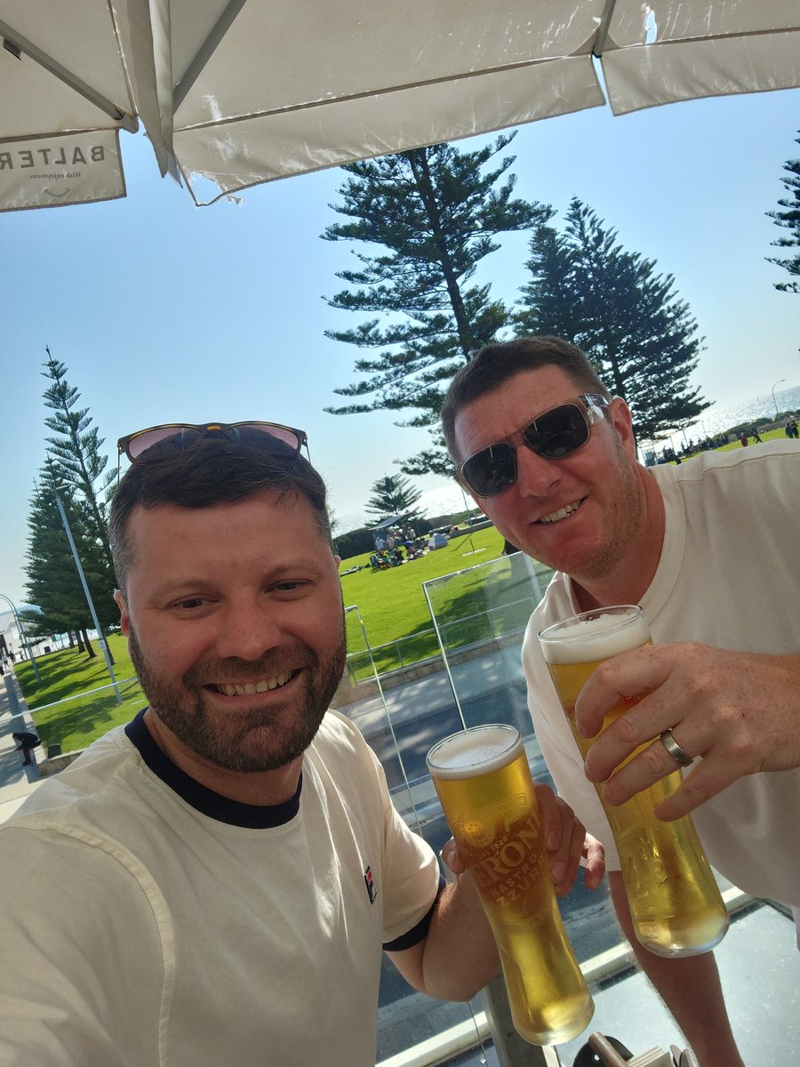 tomgawthorpe's tweet image. Over in Perth for a few weeks and had a bee4 with a fellow cestrian. Up the 🦭