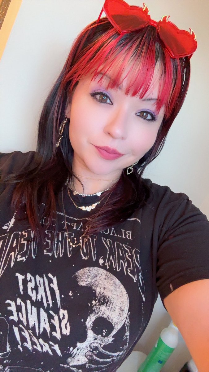 A casual thrift store fit.