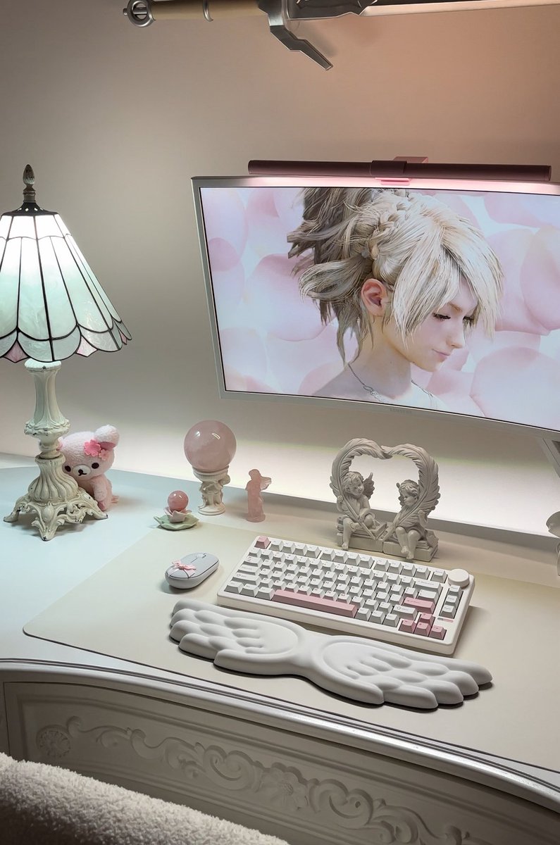 I want a good LED light mine suck why is it green its even more visible on video 😞😞