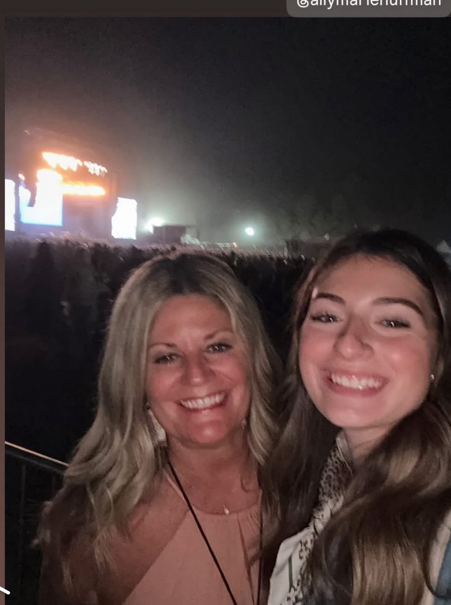 AliciaMParker1's tweet photo. Night ☝️ of Healing Appalachia in the books. @ChrisStapleton &amp; the talent from EKY is unmatched. Looking forward to night ✌️with Tyler Childers
#healingappalachia
#KYproud https://t.co/dBeJeNZBXv