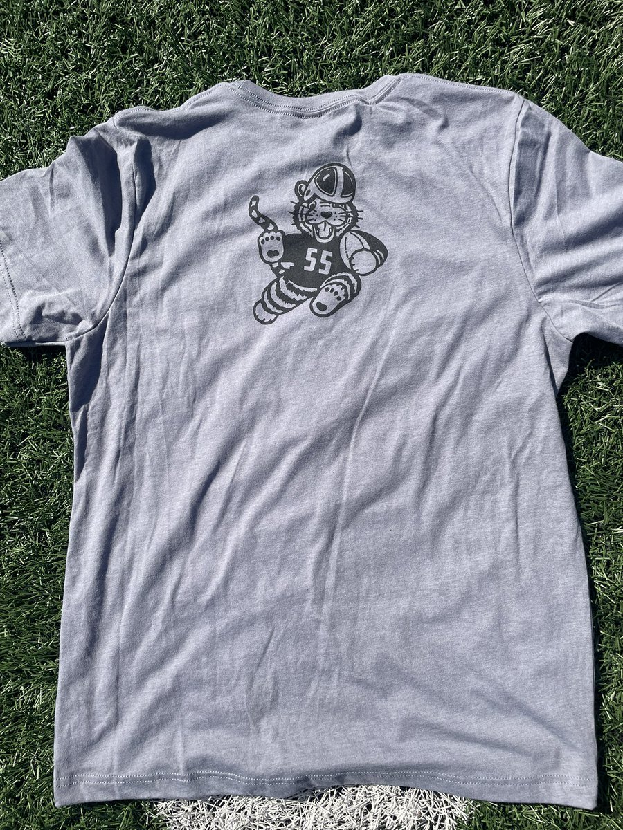 Week 6 Supply Drop. 
Against the World tee. 
Limits to 55 prints. 
Only at WARPATH55.com

warpath55.com/collections/25…