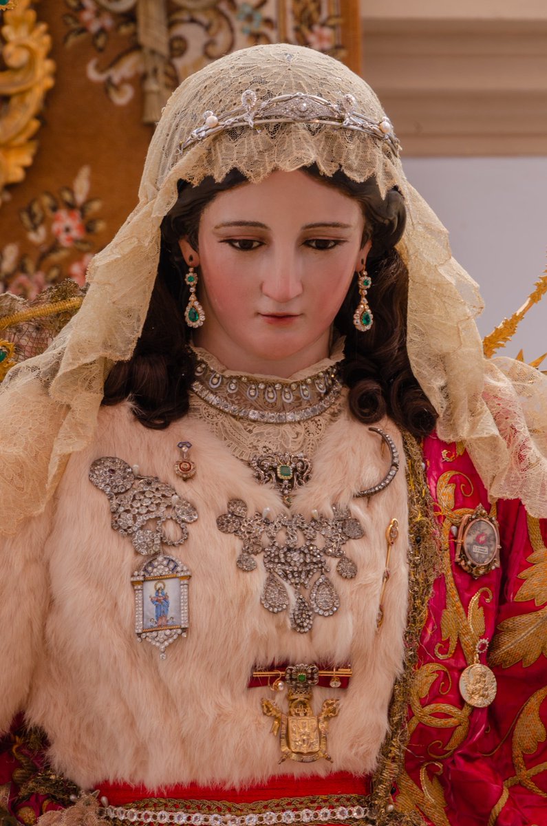 “Eres luz que alumbra mi sendero,
eres rosa florida de abril,
eres sol, eres luna, eres fuego,
luminaria que alumbra el sendero
que me llevará un día hacia ti.”

Hoy es 𝐬𝐚́𝐛𝐚𝐝𝐨, 𝐝𝐢́𝐚 𝐝𝐞 𝐥𝐚 𝐕𝐢𝐫𝐠𝐞𝐧.

✍️ Fco. Javier Campos Rejo
📸 <a href="/89Fernanser89/">Fernando Manuel</a>