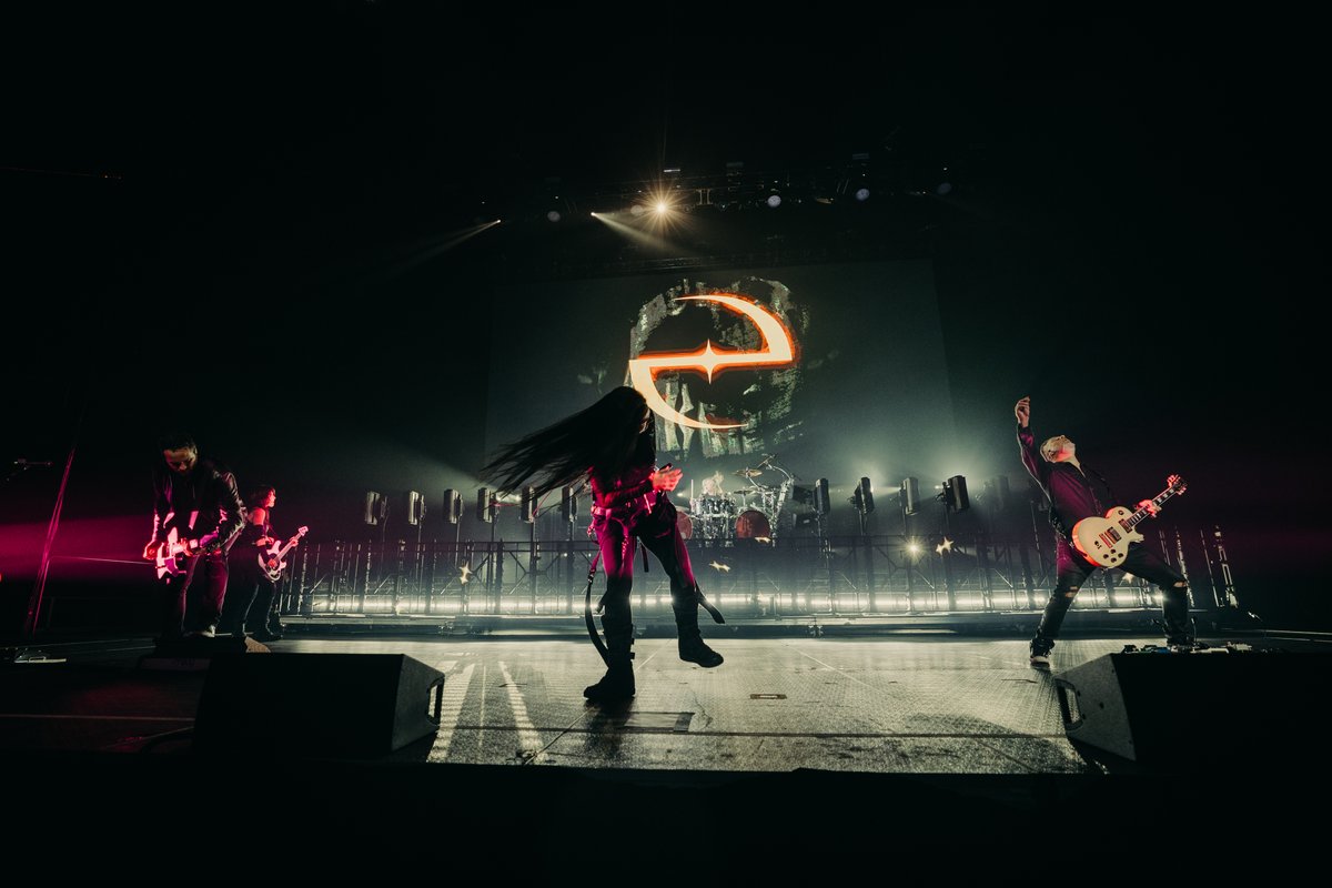 evanescence's tweet image. Minneapolis St. Paul ✨ Last night was special. Thank you for your light, your passion, your spirit! We love you! Thanks to @93XRadio for having us! 🤘

Photos by the lovely @anamassard