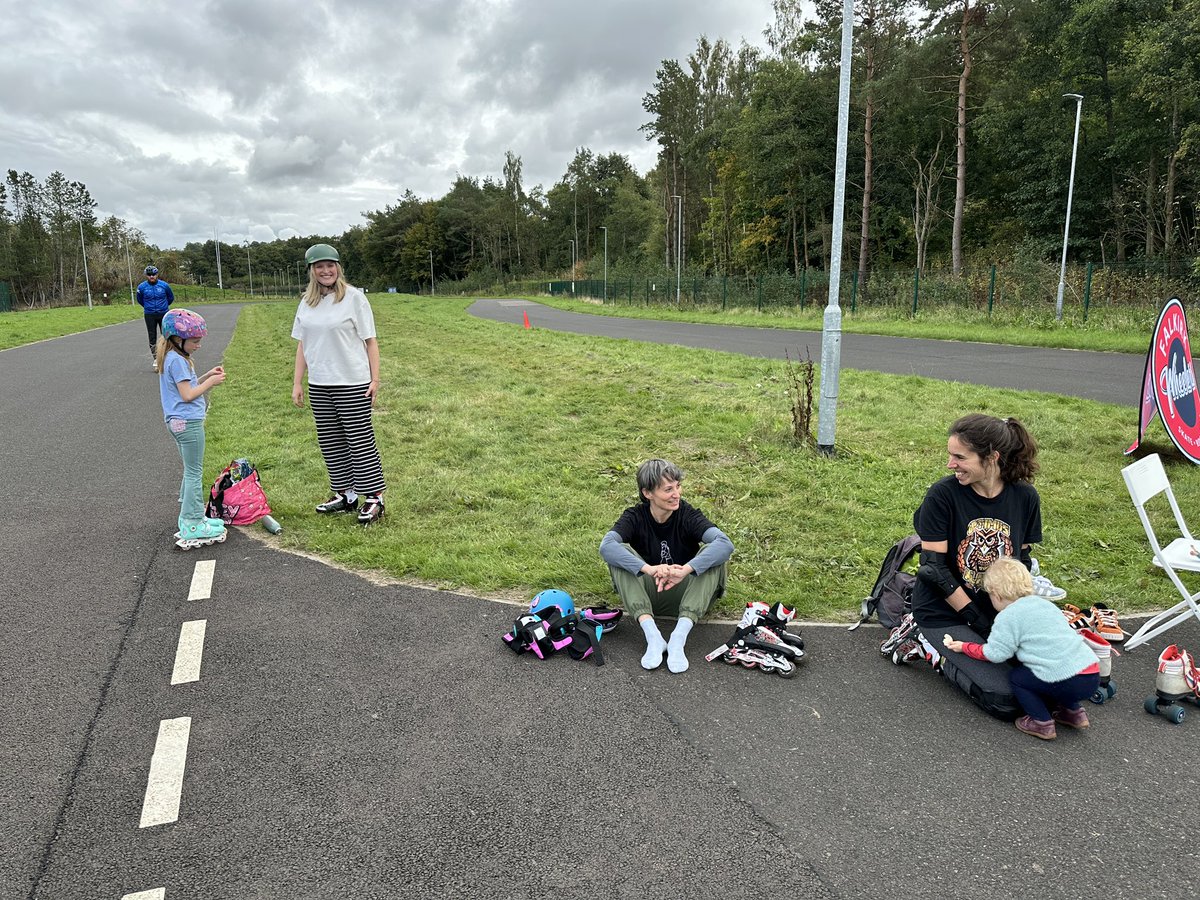 falkirkwheelers's tweet photo. What a fantastic turn out at West Lothian Cycle Circuit this morning. 

Hope to see you all again next week for our final regular outdoor session at the circuit this year before we move indoors for the winter. 

Loving our new kit too. Mo and Evandro are modelling the jackets. https://t.co/ebPiDzXPQx