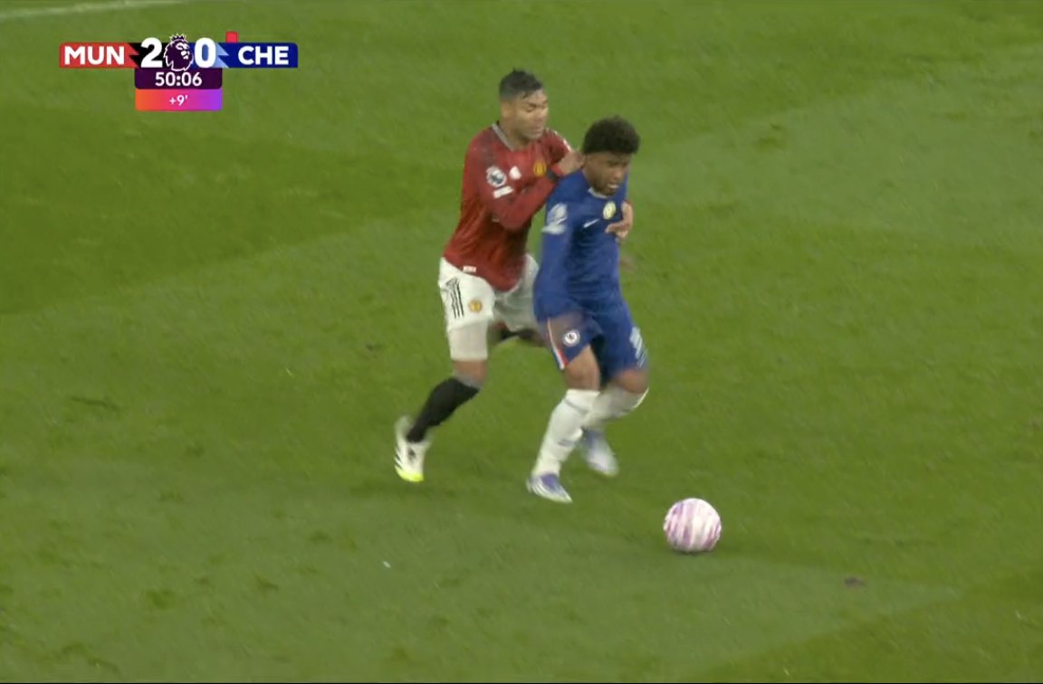 🟥 | Red Card : CASEMIRO
⏱️ | 45+5 MIN

👹 Man United 2 — 0 Chelsea 🔵

#FPL | #FPLCommunity | #MUNCHE