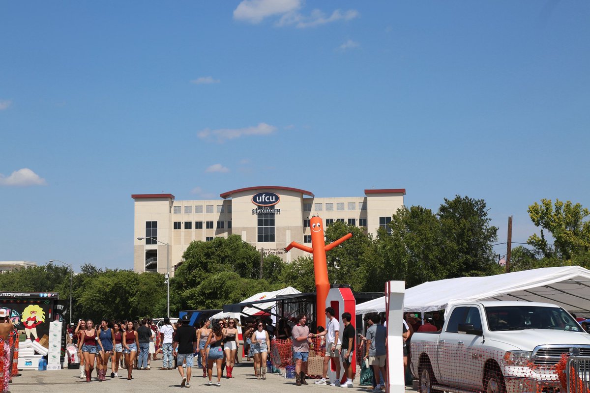 🚨 Parking Update: Single-game parking is SOLD OUT in Lot 5, Mill Street, and City Hall. Fans are encouraged to park on campus and ride the FREE shuttle to the stadium. 🏈🐾 

#EatEmUp